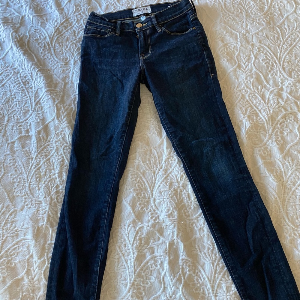 Frame jeans. “Le skinny de Jeanne crop” Mid rise